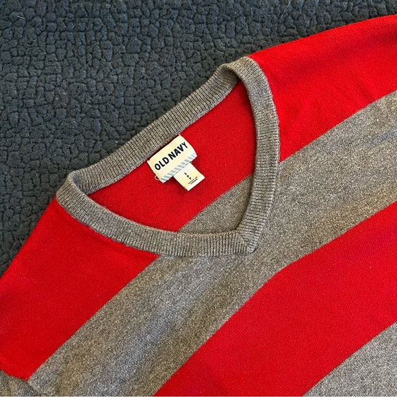 Scarlet & Grey V-neck Sweater - Picture 2 of 2